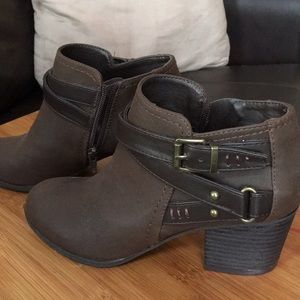 New Indigo rd size 7M brown side zipper boots